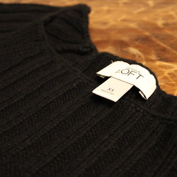 💛LOFT Sweater - Picture 3 of 3